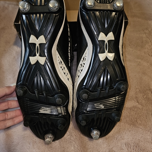 Under Armor Football Cleats Lineman - Picture 3 of 8